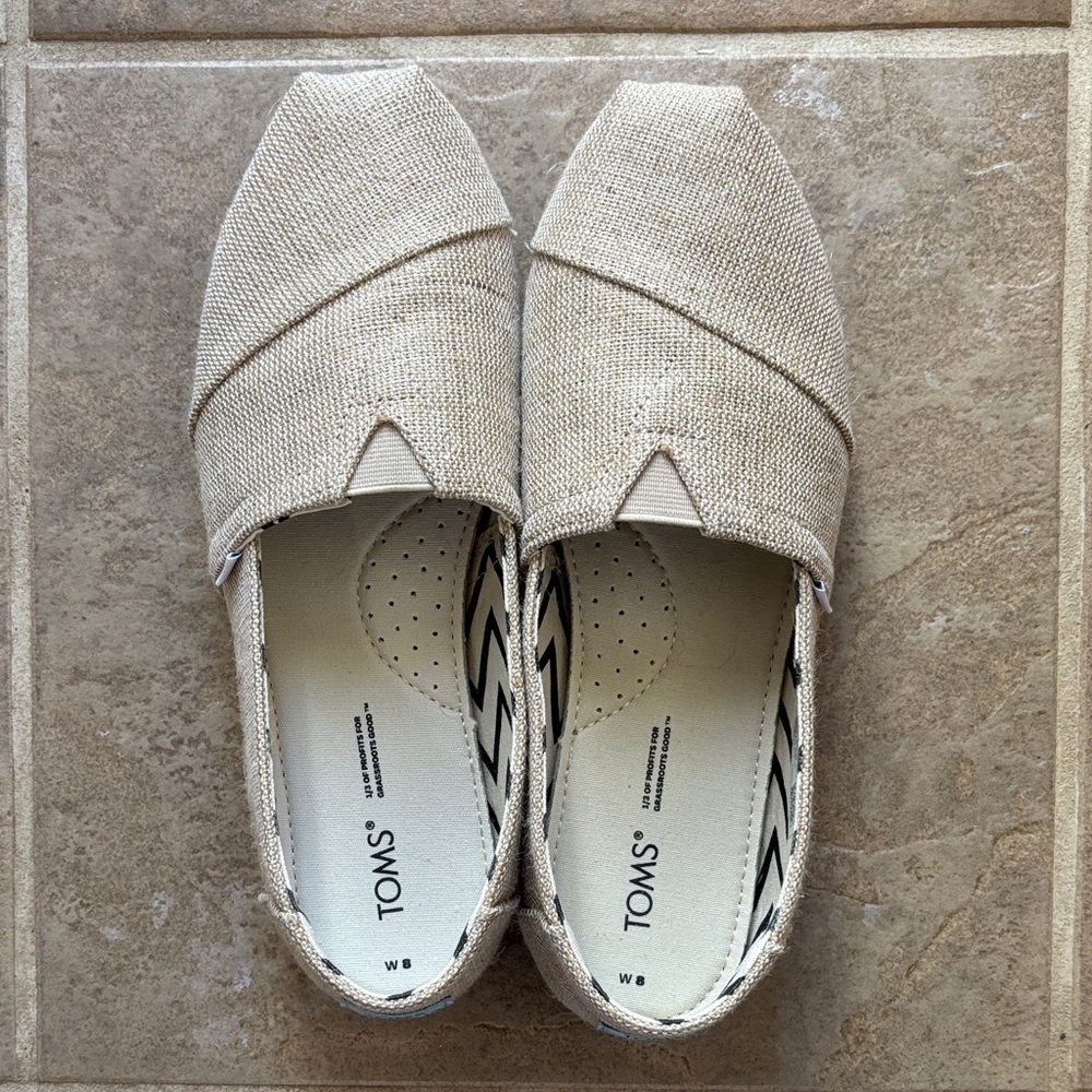 TOMS Women's Beige Textured Loafers